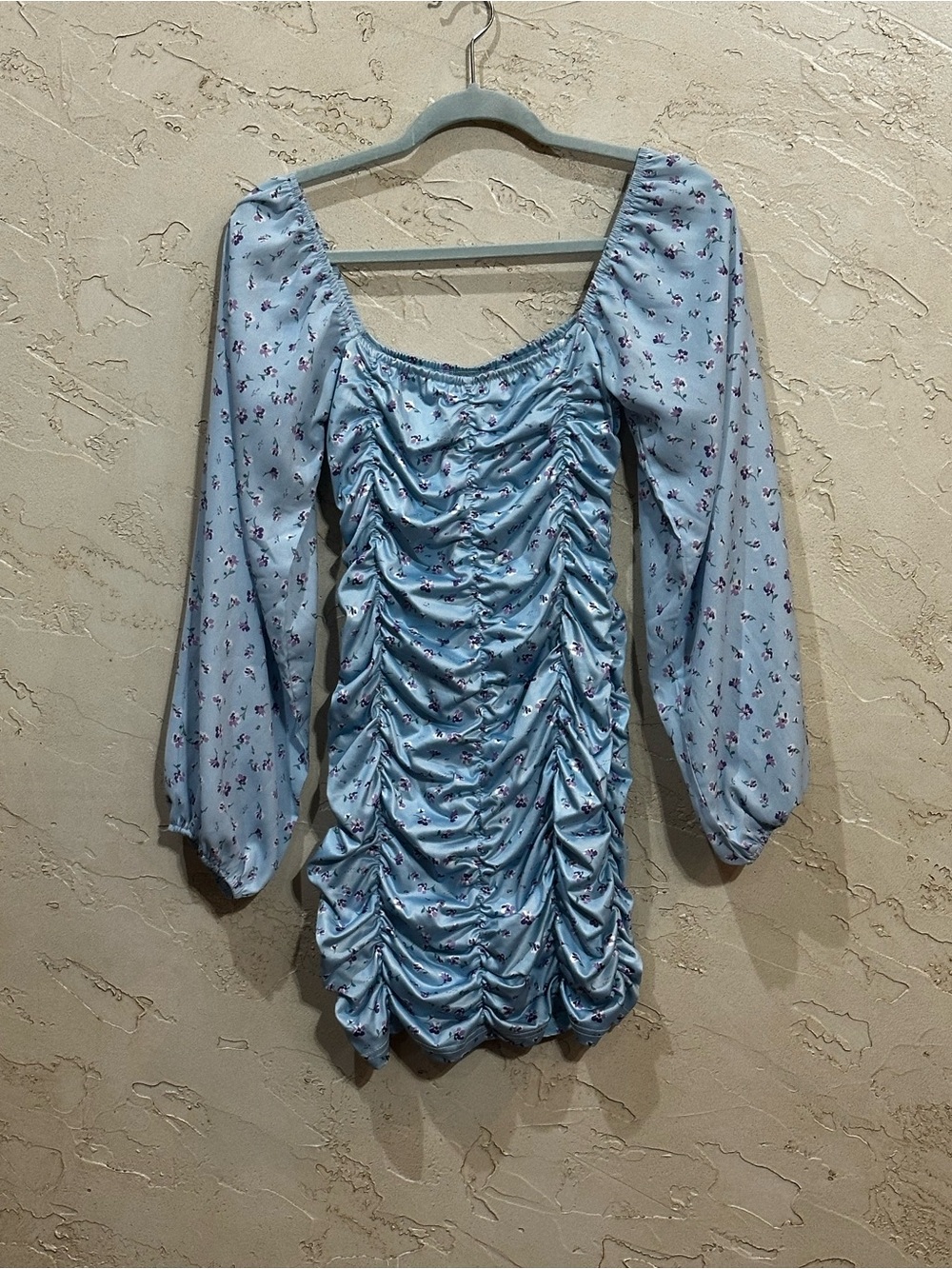 Womenโs Blue Floral Print Long Sleeve Mini Dress with Ruching size Medium